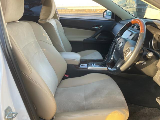 マークＸ プレミアム　Ｂｌｕｅｔｏｏｔｈ音楽　ハーフレザーシート　ＥＳＣ　衝突安全ボディ　スマキー　エアコン　ＥＴＣ車載器　フルセグ地デジ　オートクルーズ　ＤＶＤ　パワーシート　キーフリー　盗難防止システム　ナビ＆ＴＶ（41枚目）