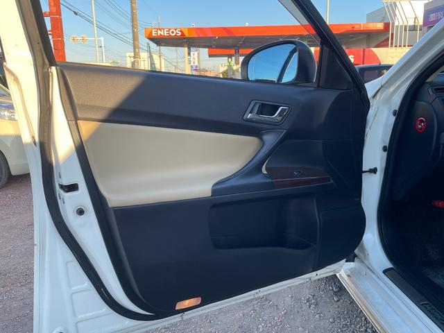 マークＸ プレミアム　Ｂｌｕｅｔｏｏｔｈ音楽　ハーフレザーシート　ＥＳＣ　衝突安全ボディ　スマキー　エアコン　ＥＴＣ車載器　フルセグ地デジ　オートクルーズ　ＤＶＤ　パワーシート　キーフリー　盗難防止システム　ナビ＆ＴＶ（48枚目）