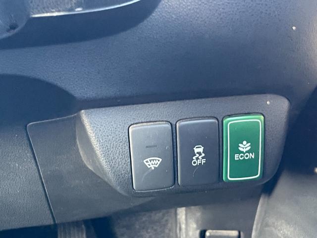 フィットハイブリッド ナビプレミアムセレクション　ハイブリッド　ＥＴＣ　バックカメラ　ナビ　ＴＶ　オートクルーズコントロール　ＨＩＤ　スマートキー　電動格納ミラー　シートヒーター　ＣＶＴ　盗難防止システム　衝突安全ボディ　アルミホイール　ＣＤ（8枚目）