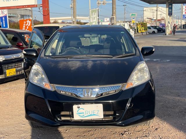 フィットハイブリッド ナビプレミアムセレクション　ハイブリッド　ＥＴＣ　バックカメラ　ナビ　ＴＶ　オートクルーズコントロール　ＨＩＤ　スマートキー　電動格納ミラー　シートヒーター　ＣＶＴ　盗難防止システム　衝突安全ボディ　アルミホイール　ＣＤ（13枚目）