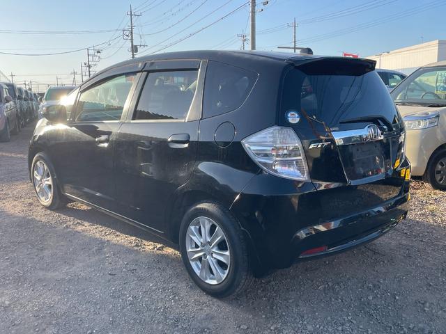 フィットハイブリッド ナビプレミアムセレクション　ハイブリッド　ＥＴＣ　バックカメラ　ナビ　ＴＶ　オートクルーズコントロール　ＨＩＤ　スマートキー　電動格納ミラー　シートヒーター　ＣＶＴ　盗難防止システム　衝突安全ボディ　アルミホイール　ＣＤ（18枚目）