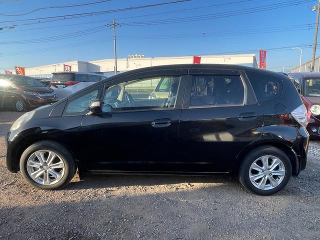 フィットハイブリッド ナビプレミアムセレクション　ハイブリッド　ＥＴＣ　バックカメラ　ナビ　ＴＶ　オートクルーズコントロール　ＨＩＤ　スマートキー　電動格納ミラー　シートヒーター　ＣＶＴ　盗難防止システム　衝突安全ボディ　アルミホイール　ＣＤ（19枚目）