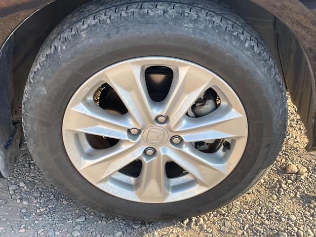 フィットハイブリッド ナビプレミアムセレクション　ハイブリッド　ＥＴＣ　バックカメラ　ナビ　ＴＶ　オートクルーズコントロール　ＨＩＤ　スマートキー　電動格納ミラー　シートヒーター　ＣＶＴ　盗難防止システム　衝突安全ボディ　アルミホイール　ＣＤ（23枚目）