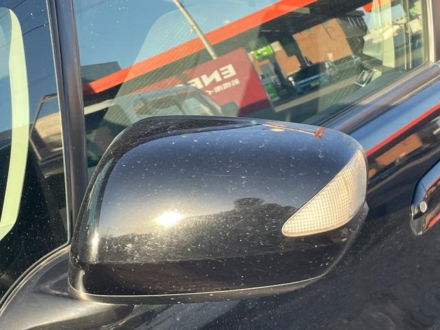 フィットハイブリッド ナビプレミアムセレクション　ハイブリッド　ＥＴＣ　バックカメラ　ナビ　ＴＶ　オートクルーズコントロール　ＨＩＤ　スマートキー　電動格納ミラー　シートヒーター　ＣＶＴ　盗難防止システム　衝突安全ボディ　アルミホイール　ＣＤ（28枚目）