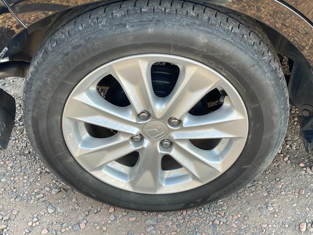 フィットハイブリッド ナビプレミアムセレクション　ハイブリッド　ＥＴＣ　バックカメラ　ナビ　ＴＶ　オートクルーズコントロール　ＨＩＤ　スマートキー　電動格納ミラー　シートヒーター　ＣＶＴ　盗難防止システム　衝突安全ボディ　アルミホイール　ＣＤ（31枚目）