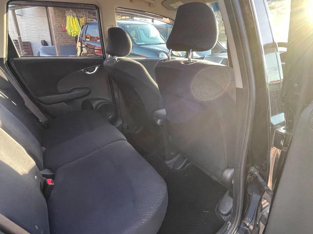 フィットハイブリッド ナビプレミアムセレクション　ハイブリッド　ＥＴＣ　バックカメラ　ナビ　ＴＶ　オートクルーズコントロール　ＨＩＤ　スマートキー　電動格納ミラー　シートヒーター　ＣＶＴ　盗難防止システム　衝突安全ボディ　アルミホイール　ＣＤ（35枚目）