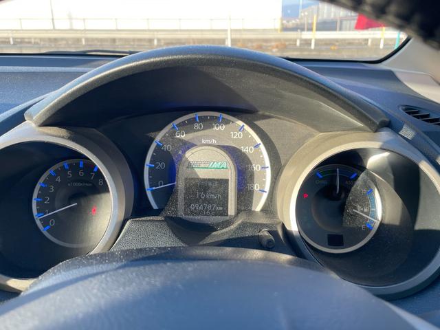 フィットハイブリッド ナビプレミアムセレクション　ハイブリッド　ＥＴＣ　バックカメラ　ナビ　ＴＶ　オートクルーズコントロール　ＨＩＤ　スマートキー　電動格納ミラー　シートヒーター　ＣＶＴ　盗難防止システム　衝突安全ボディ　アルミホイール　ＣＤ（40枚目）