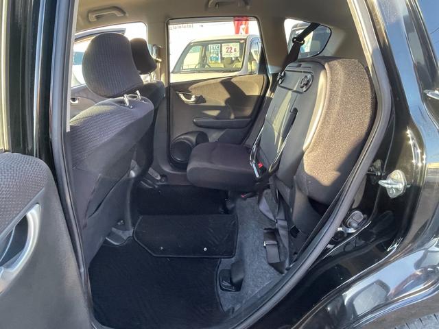 フィットハイブリッド ナビプレミアムセレクション　ハイブリッド　ＥＴＣ　バックカメラ　ナビ　ＴＶ　オートクルーズコントロール　ＨＩＤ　スマートキー　電動格納ミラー　シートヒーター　ＣＶＴ　盗難防止システム　衝突安全ボディ　アルミホイール　ＣＤ（46枚目）