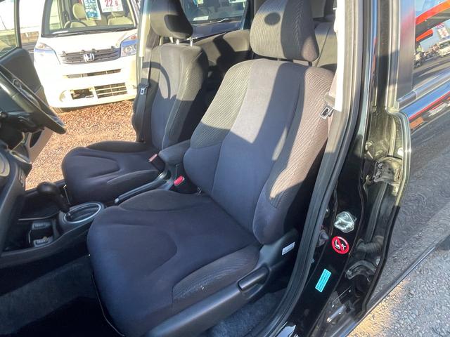 フィットハイブリッド ナビプレミアムセレクション　ハイブリッド　ＥＴＣ　バックカメラ　ナビ　ＴＶ　オートクルーズコントロール　ＨＩＤ　スマートキー　電動格納ミラー　シートヒーター　ＣＶＴ　盗難防止システム　衝突安全ボディ　アルミホイール　ＣＤ（57枚目）