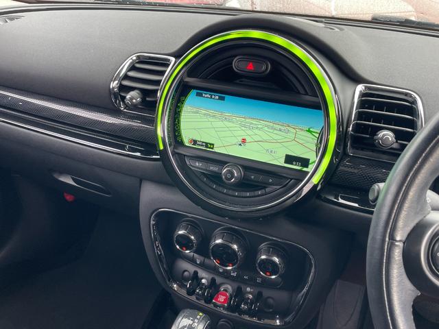 ＭＩＮＩ クーパー　クラブマン　バックカメラ　ナビ　オートクルーズコントロール　アルミホイール　スマートキー　アイドリングストップ　ターボ　ＡＴ　ＡＢＳ　ＥＳＣ　エアコン　パワーステアリング　パワーウィンドウ　運転席エアバッグ（3枚目）