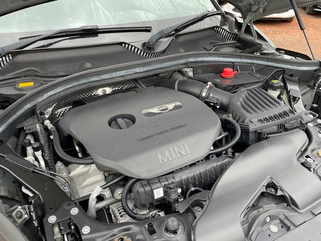 ＭＩＮＩ クーパー　クラブマン　バックカメラ　ナビ　オートクルーズコントロール　アルミホイール　スマートキー　アイドリングストップ　ターボ　ＡＴ　ＡＢＳ　ＥＳＣ　エアコン　パワーステアリング　パワーウィンドウ　運転席エアバッグ（22枚目）