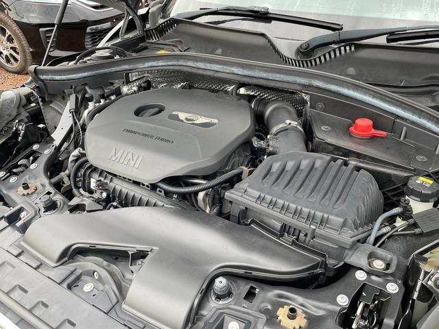 ＭＩＮＩ クーパー　クラブマン　バックカメラ　ナビ　オートクルーズコントロール　アルミホイール　スマートキー　アイドリングストップ　ターボ　ＡＴ　ＡＢＳ　ＥＳＣ　エアコン　パワーステアリング　パワーウィンドウ　運転席エアバッグ（23枚目）