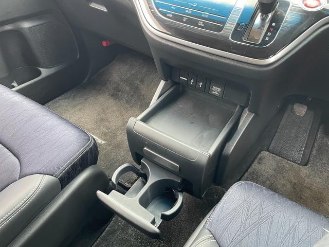 オデッセイ アブソルート・２０ｔｈアニバーサリー　ＥＴＣ　全周囲カメラ　ナビ　ＴＶ　オートクルーズコントロール　レーンアシスト　衝突被害軽減システム　両側電動スライドドア　オートライト　ＬＥＤヘッドランプ　スマートキー　アイドリングストップ（66枚目）