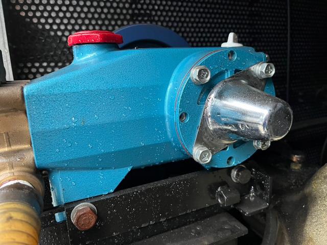 　高圧洗浄車　シンショーパワージェッター　ＳＪ－１５３８モデル　水タンク増量設定９５０Ｌ　水圧１５ＭＰＡ　ホースリール１個付き　コンプレッサー交換歴有り　メーカー点検済み　バキューム機能あり(41枚目)