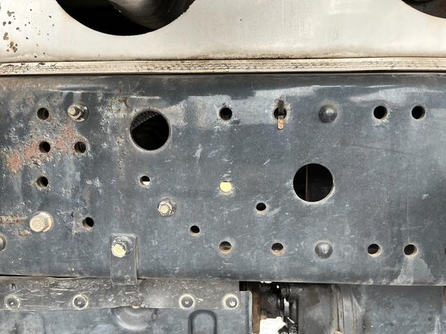 キャンター 　タンク容量　５０００Ｌ２室タイプ（２ＫＬ－３ＫＬ）　積載　４０００ｋｇ　新明和ＬＰ５０－６１モデル　消防書類あり　ワンオーナー車両　タンク外側塗装仕上げ済み　６速マニュアル　ＰＴＯ作動（42枚目）