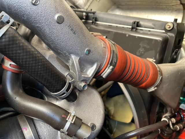 ギガ 冷凍冷蔵車　トプレック冷凍機　マイナス３０度設定　スタンバイ付　アルコア製アルミホイール　リアエアサス　ラッシング３段　床素材ステンレス　荷箱内寸長さ９４０ｃｍ幅２２９ｃｍ高さ２４３ｃｍ　水抜き穴１対（47枚目）