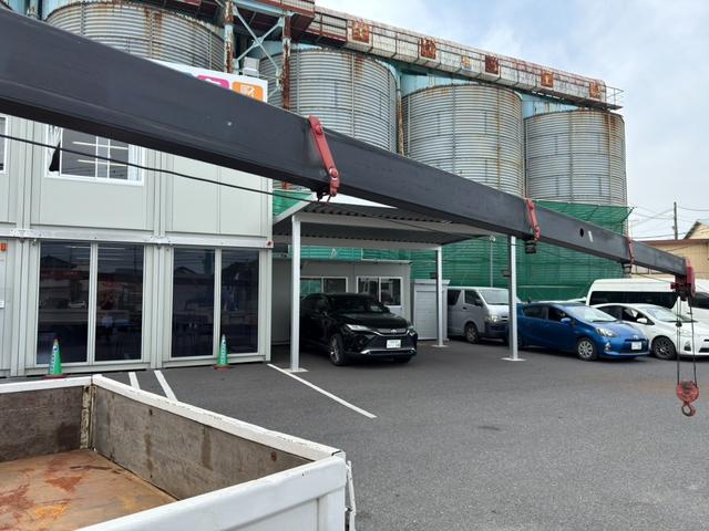 キャンター クレーン車　古河ユニック製５段　ＵＲＶ２６モデル　吊り２．６３ｔ　ラジコン　フックイン　荷台内寸：長さ３７２ｃｍ幅１９１ｃｍ　ハイデッキ　煤焼き無し　最大積載量２０００ｋｇ　５速マニュアル（11枚目）