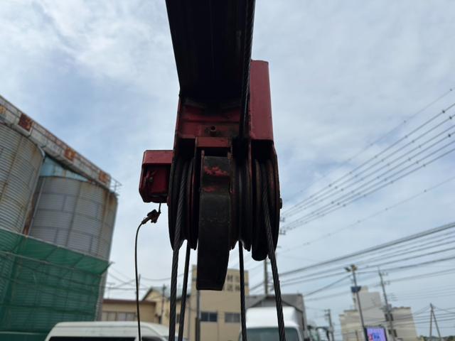 キャンター クレーン車　古河ユニック製５段　ＵＲＶ２６モデル　吊り２．６３ｔ　ラジコン　フックイン　荷台内寸：長さ３７２ｃｍ幅１９１ｃｍ　ハイデッキ　煤焼き無し　最大積載量２０００ｋｇ　５速マニュアル（12枚目）