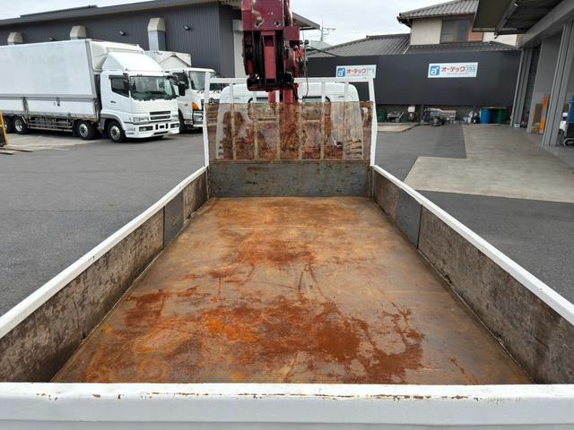 キャンター クレーン車　古河ユニック製５段　ＵＲＶ２６モデル　吊り２．６３ｔ　ラジコン　フックイン　荷台内寸：長さ３７２ｃｍ幅１９１ｃｍ　ハイデッキ　煤焼き無し　最大積載量２０００ｋｇ　５速マニュアル（28枚目）