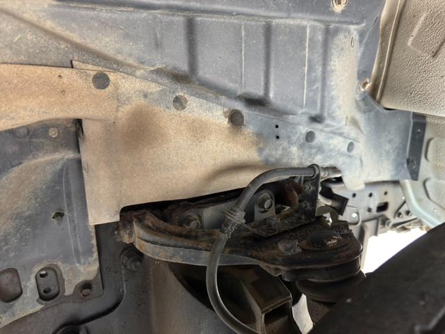 キャンター クレーン車　古河ユニック製５段　ＵＲＶ２６モデル　吊り２．６３ｔ　ラジコン　フックイン　荷台内寸：長さ３７２ｃｍ幅１９１ｃｍ　ハイデッキ　煤焼き無し　最大積載量２０００ｋｇ　５速マニュアル（41枚目）