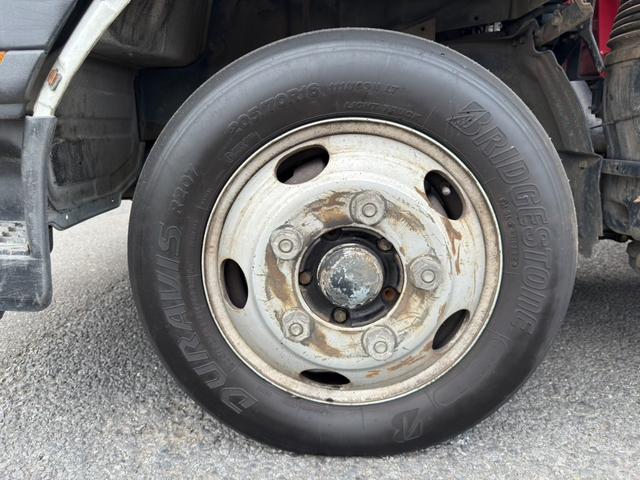 キャンター クレーン車　古河ユニック製５段　ＵＲＶ２６モデル　吊り２．６３ｔ　ラジコン　フックイン　荷台内寸：長さ３７２ｃｍ幅１９１ｃｍ　ハイデッキ　煤焼き無し　最大積載量２０００ｋｇ　５速マニュアル（59枚目）