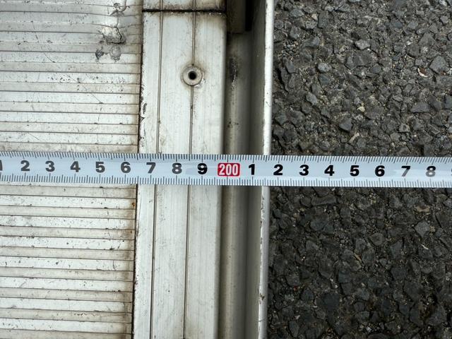 デュトロ 　日本フルハーフ製ボデー　極東開発製格納パワーゲート　荷箱内寸：長さ４５１ｃｍ幅２０７ｃｍ高さ２１８ｃｍ　ラッシング２段　床素材：木　最大積載量２０００ｋｇ　６速マニュアル　Ｎ０４Ｃエンジン　１５０馬力（22枚目）