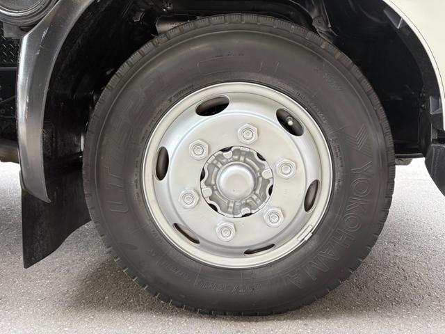 デュトロ 　アンダーリフト　レッキング　中型増４ｔ車まで持ち上げ済み（前軸重２５６０ｋｇ）　ウインチ　付属品あり　６速マニュアル（35枚目）