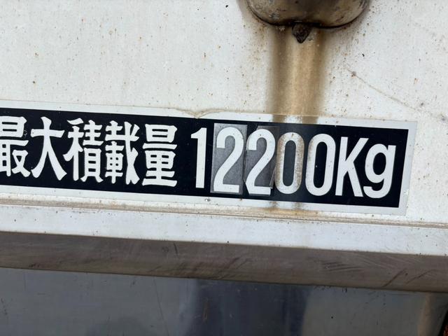 プロフィア 冷凍冷蔵車　冷凍冷蔵矢野特殊ボデー　サーモキング製サブエンジン　ジョロダー４列床素材：キーストン　ラッシング２段　荷箱内寸：長さ９３８ｃｍ幅２２６ｃｍ高２１２ｃｍ　サイド観音扉水抜き穴２対燃料タンク３００×３００（31枚目）