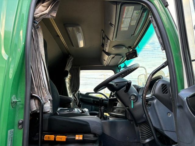 プロフィア 冷凍冷蔵車　冷凍冷蔵矢野特殊ボデー　サーモキング製サブエンジン　ジョロダー４列床素材：キーストン　ラッシング２段　荷箱内寸：長さ９３８ｃｍ幅２２６ｃｍ高２１２ｃｍ　サイド観音扉水抜き穴２対燃料タンク３００×３００（47枚目）