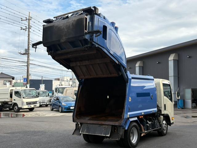 エルフトラック パッカー車　４．２立米　極東開発製プレス式パッカー　最大積載量２０００ｋｇ　左スライドドア　汚水タンク　ＬＥＤ電光掲示板　６速マニュアル（6枚目）