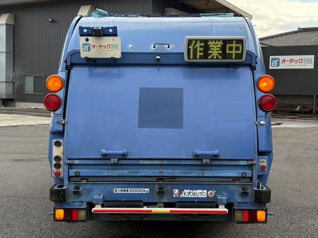 エルフトラック パッカー車　４．２立米　極東開発製プレス式パッカー　最大積載量２０００ｋｇ　左スライドドア　汚水タンク　ＬＥＤ電光掲示板　６速マニュアル（26枚目）