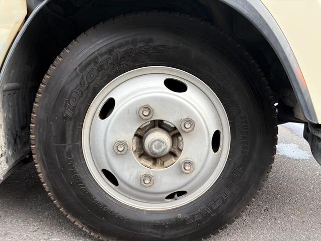 エルフトラック パッカー車　４．２立米　極東開発製プレス式パッカー　最大積載量２０００ｋｇ　左スライドドア　汚水タンク　ＬＥＤ電光掲示板　６速マニュアル（49枚目）