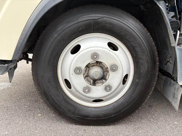 エルフトラック パッカー車　４．２立米　極東開発製プレス式パッカー　最大積載量２０００ｋｇ　左スライドドア　汚水タンク　ＬＥＤ電光掲示板　６速マニュアル（51枚目）