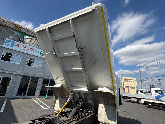 キャンター パッカー車　６．５立米　新明和製ボデー　巻き込み式パッカー　連続スイッチ　最大積載量３３００ｋｇ　汚水タンク　デュオニック２ペダル（ＡＴ限定運転可）（12枚目）
