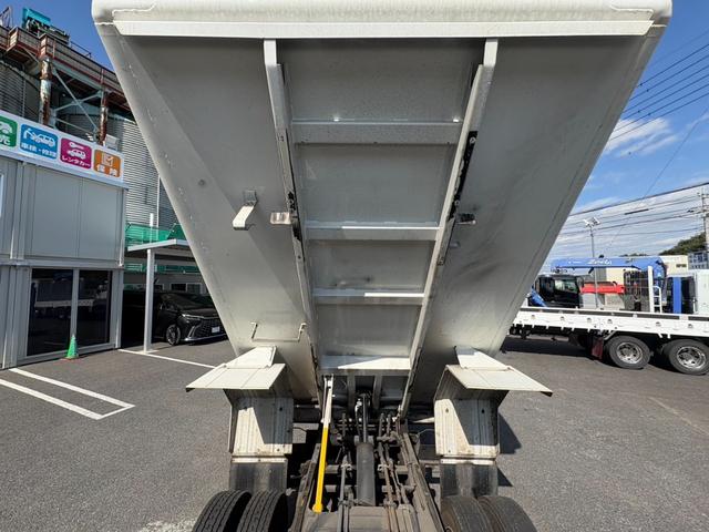 キャンター パッカー車　６．５立米　新明和製ボデー　巻き込み式パッカー　連続スイッチ　最大積載量３３００ｋｇ　汚水タンク　デュオニック２ペダル（ＡＴ限定運転可）（14枚目）
