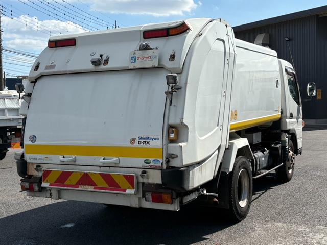 キャンター パッカー車　６．５立米　新明和製ボデー　巻き込み式パッカー　連続スイッチ　最大積載量３３００ｋｇ　汚水タンク　デュオニック２ペダル（ＡＴ限定運転可）（35枚目）