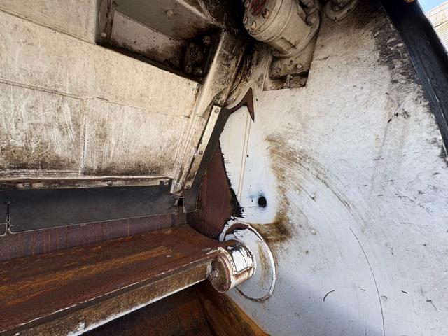 キャンター パッカー車　６．５立米　新明和製ボデー　巻き込み式パッカー　連続スイッチ　最大積載量３３００ｋｇ　汚水タンク　デュオニック２ペダル（ＡＴ限定運転可）（40枚目）