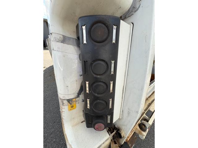 キャンター パッカー車　６．５立米　新明和製ボデー　巻き込み式パッカー　連続スイッチ　最大積載量３３００ｋｇ　汚水タンク　デュオニック２ペダル（ＡＴ限定運転可）（42枚目）