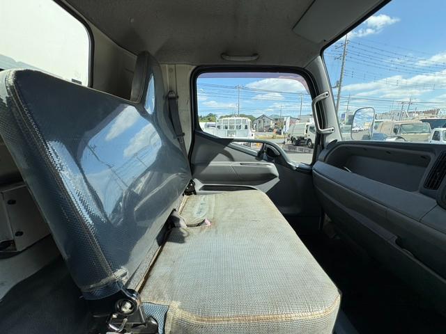 キャンター パッカー車　６．５立米　新明和製ボデー　巻き込み式パッカー　連続スイッチ　最大積載量３３００ｋｇ　汚水タンク　デュオニック２ペダル（ＡＴ限定運転可）（56枚目）