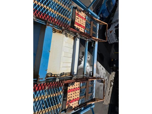 ファイター キャリアカー　５台積みキャリアカー　細谷車体　ラジコン　アルコア製アルミホイール　２デフ　リターダー　最大積載量９６００ｋｇ　６Ｍ６０エンジン　荷台寸法：長さ１０５０ｃｍ幅２３２ｃｍ　荷台中心部ギャップ：１９０ｃｍ（18枚目）