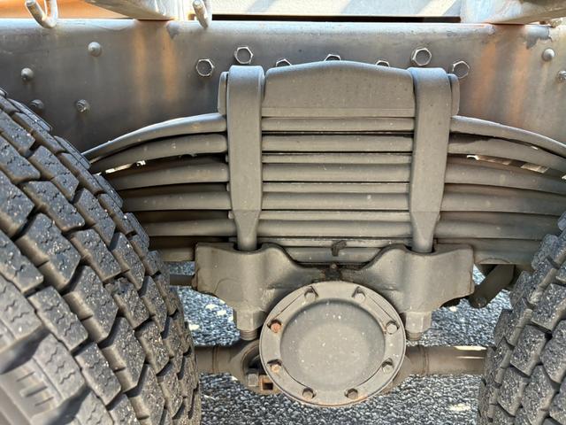 ファイター キャリアカー　５台積みキャリアカー　細谷車体　ラジコン　アルコア製アルミホイール　２デフ　リターダー　最大積載量９６００ｋｇ　６Ｍ６０エンジン　荷台寸法：長さ１０５０ｃｍ幅２３２ｃｍ　荷台中心部ギャップ：１９０ｃｍ（31枚目）