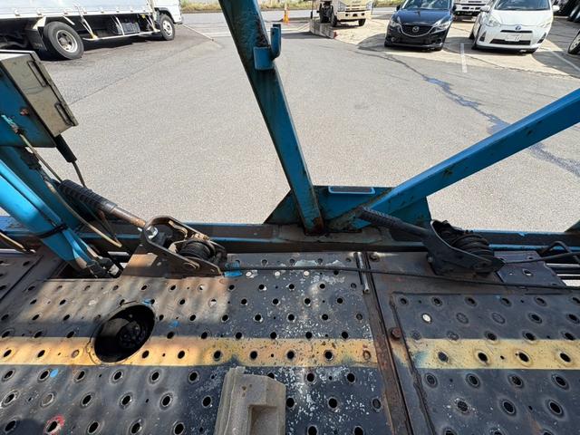 ファイター キャリアカー　５台積みキャリアカー　細谷車体　ラジコン　アルコア製アルミホイール　２デフ　リターダー　最大積載量９６００ｋｇ　６Ｍ６０エンジン　荷台寸法：長さ１０５０ｃｍ幅２３２ｃｍ　荷台中心部ギャップ：１９０ｃｍ（47枚目）