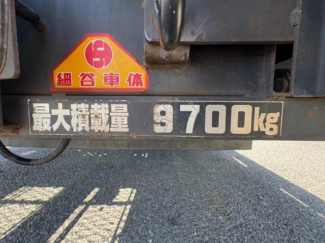 ファイター キャリアカー　５台積みキャリアカー　細谷車体　ラジコン　アルコア製アルミホイール　２デフ　リターダー　最大積載量９６００ｋｇ　６Ｍ６０エンジン　荷台寸法：長さ１０５０ｃｍ幅２３２ｃｍ　荷台中心部ギャップ：１９０ｃｍ（55枚目）