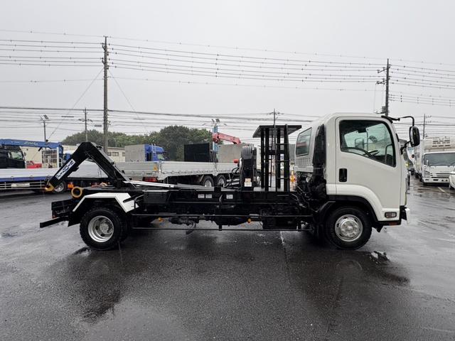 フォワード アームロール 新明和製アームロール ツインホイスト リアジャッキ CCA44-20モデル 外装仕上済 6速マニュアル 最大積載量3900kg 4HK1エンジン 190馬力(4枚目)