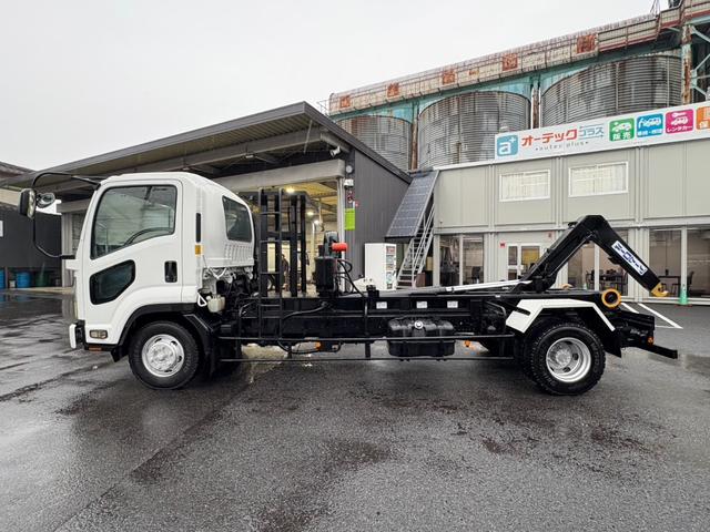 フォワード アームロール 新明和製アームロール ツインホイスト リアジャッキ CCA44-20モデル 外装仕上済 6速マニュアル 最大積載量3900kg 4HK1エンジン 190馬力(5枚目)