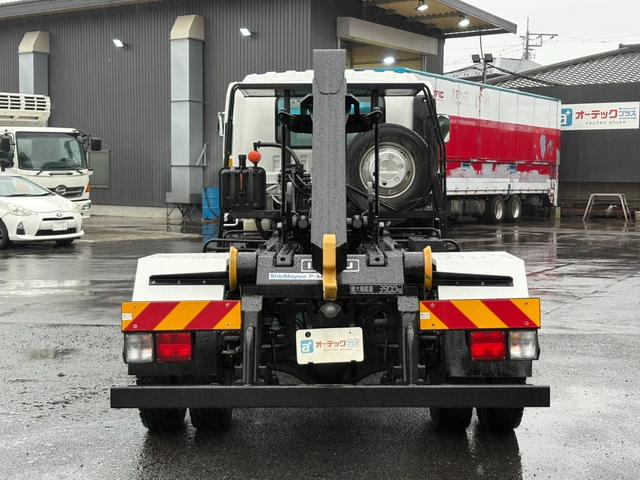 フォワード アームロール 新明和製アームロール ツインホイスト リアジャッキ CCA44-20モデル 外装仕上済 6速マニュアル 最大積載量3900kg 4HK1エンジン 190馬力(7枚目)