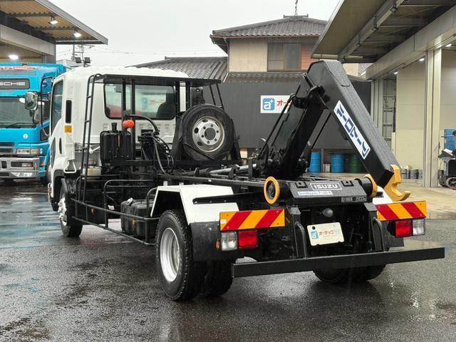 フォワード アームロール 新明和製アームロール ツインホイスト リアジャッキ CCA44-20モデル 外装仕上済 6速マニュアル 最大積載量3900kg 4HK1エンジン 190馬力(8枚目)