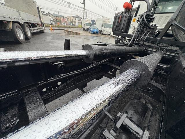 フォワード アームロール 新明和製アームロール ツインホイスト リアジャッキ CCA44-20モデル 外装仕上済 6速マニュアル 最大積載量3900kg 4HK1エンジン 190馬力(11枚目)