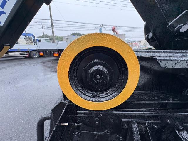 フォワード アームロール 新明和製アームロール ツインホイスト リアジャッキ CCA44-20モデル 外装仕上済 6速マニュアル 最大積載量3900kg 4HK1エンジン 190馬力(13枚目)