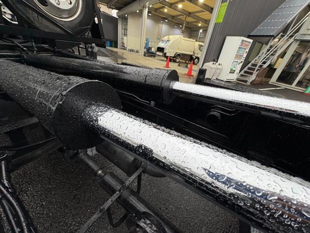 フォワード アームロール 新明和製アームロール ツインホイスト リアジャッキ CCA44-20モデル 外装仕上済 6速マニュアル 最大積載量3900kg 4HK1エンジン 190馬力(14枚目)